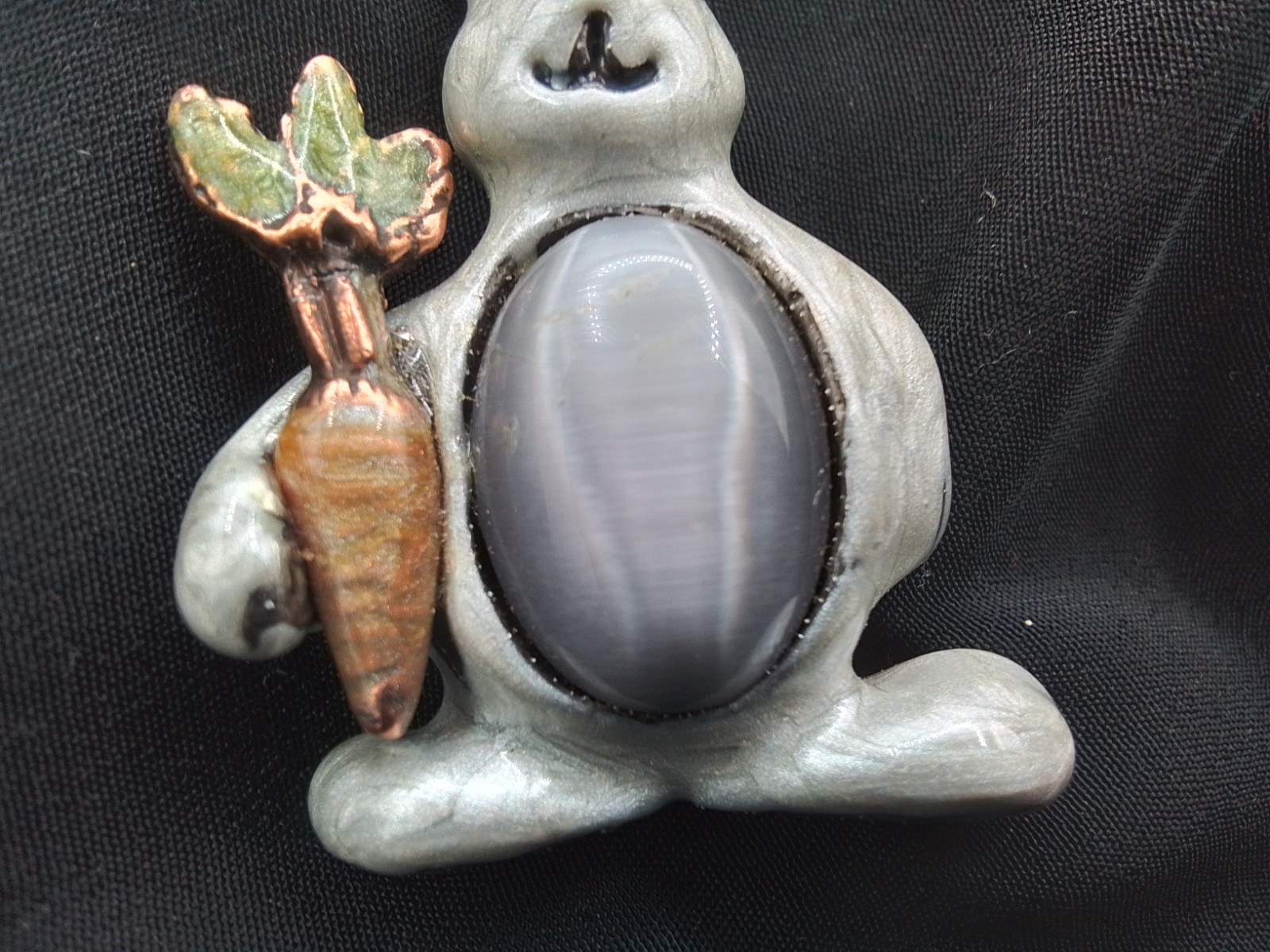 GRAY STONE BUNNY RABBIT ENAMEL ART COATED CARROT CABOCHON STONE BROOCH EASTER