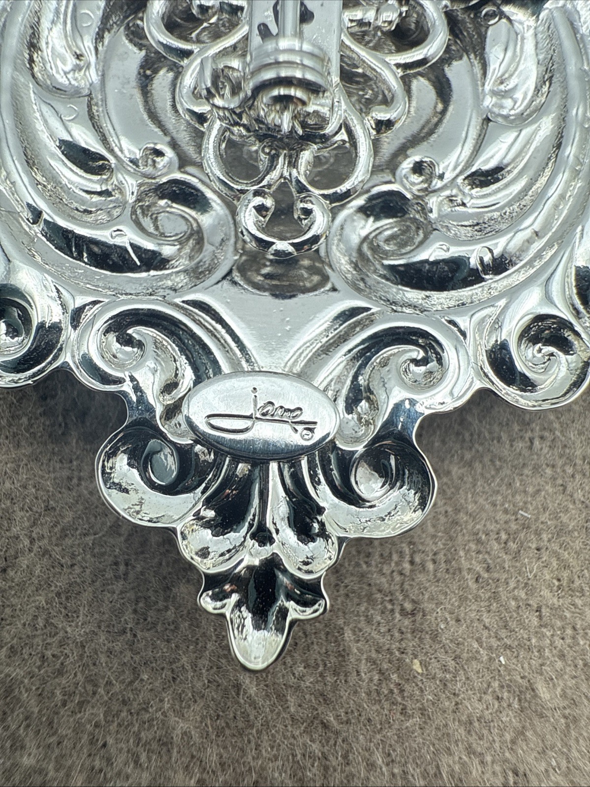 Vintage Jewelry Signed JANE Ornate Heart And Bow BROOCH PIN Faux Pearl