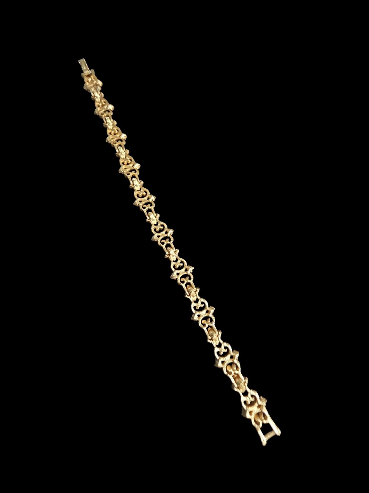 Vintage Avon Goldtone Precious Pretenders Scroll Link Bracelet Signed 1971