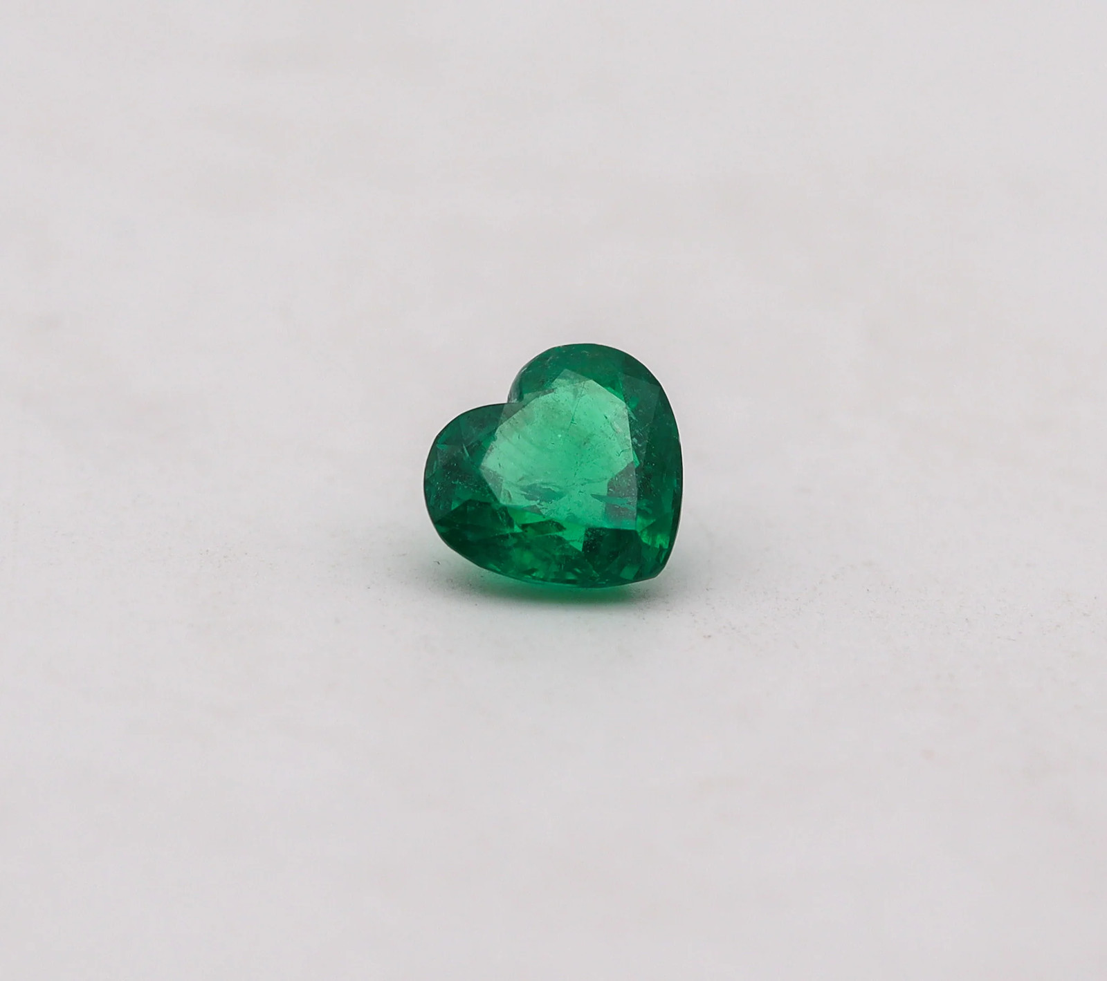 GIA CERTIFIED Emerald Heart Shape Vivid Green 5.07 Carats GIA-5222946776