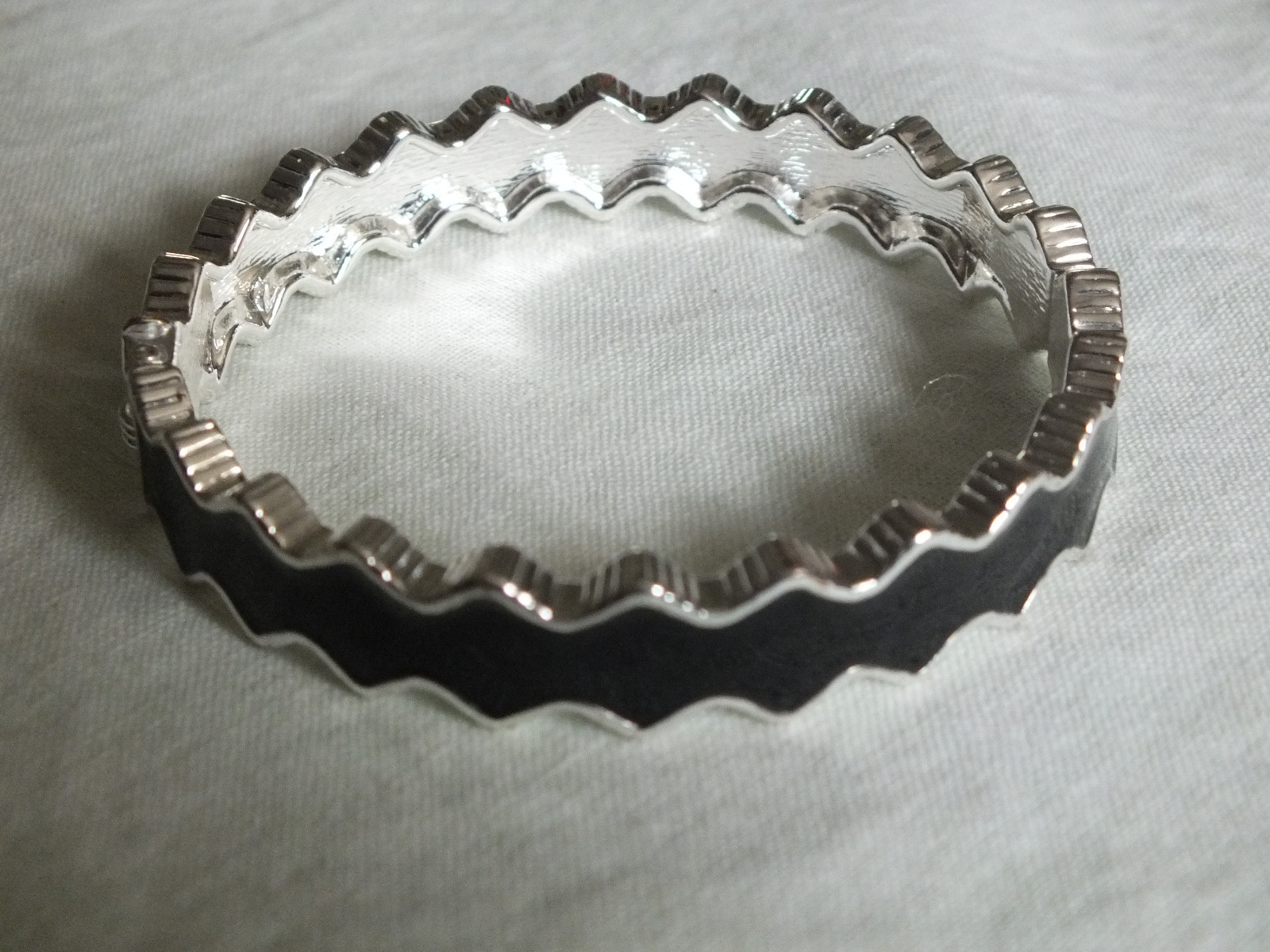Collectible Clamp Bracelet Silver Tone Black Enamel 2 3/8 x 1/2 Inch Wide CUTE