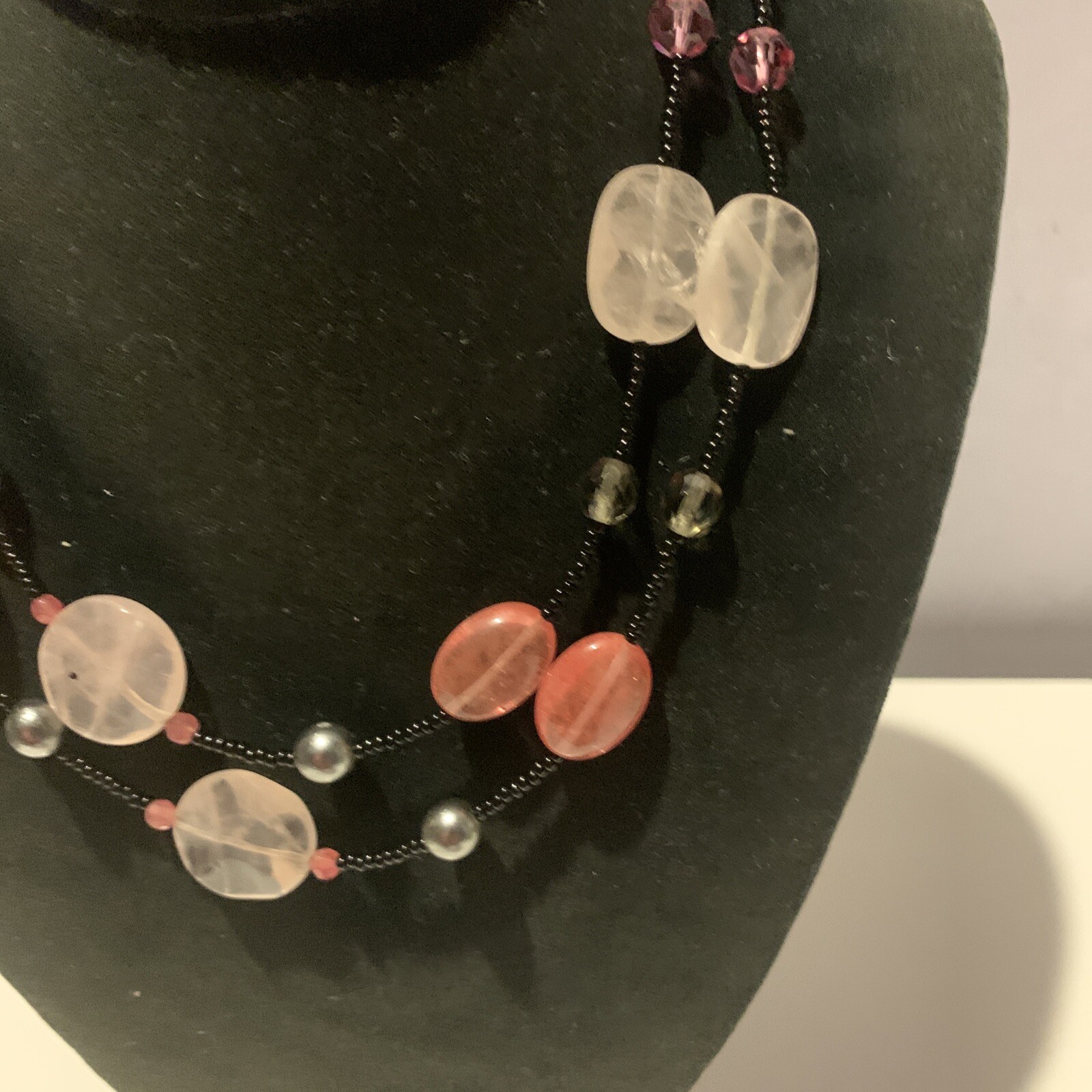 STUNNING VINTAGE ESTATE ROSE QUARTZ & CARNELIAN BLACK MICRO BEADS NECKLACE 36″