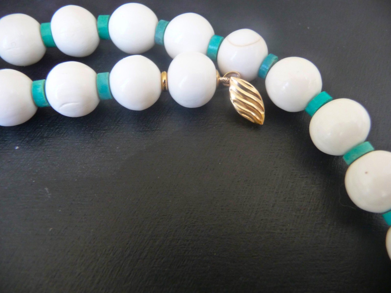 GORGEOUS VINTAGE 14K GENUINE WHITE CORAL TURQUOISE BEADED STATEMENT NECKLACE!