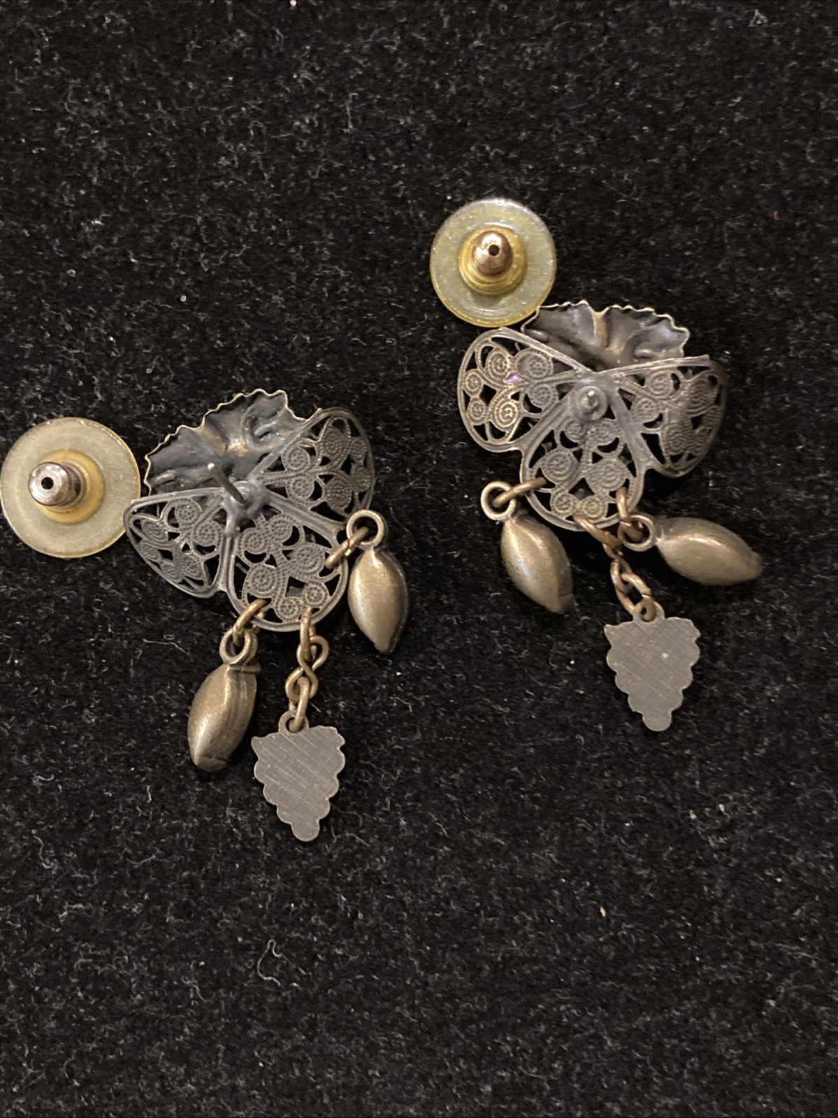 🧚🏻Vintage Metal Grape Cluster Dangle Earrings 1-1/2”