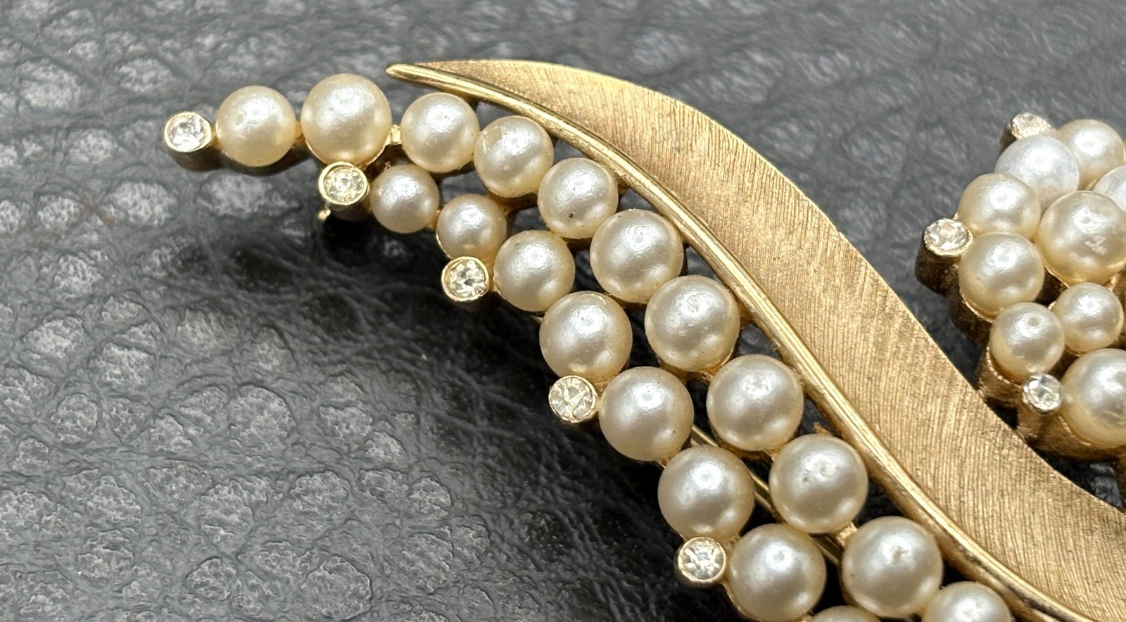 Vintage Crown Trifari Gold Tone Brooch Pearl & Rhinestone Swirl Pin