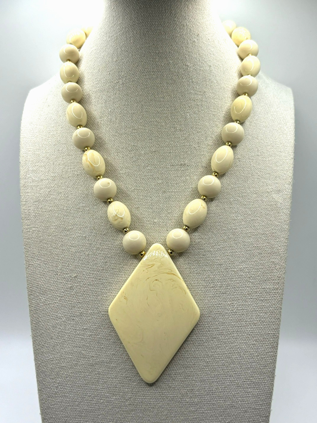 Vintage Ivory Marbled Cream And Gold Beaded Diamond Shaped Slab Pendant Necklace