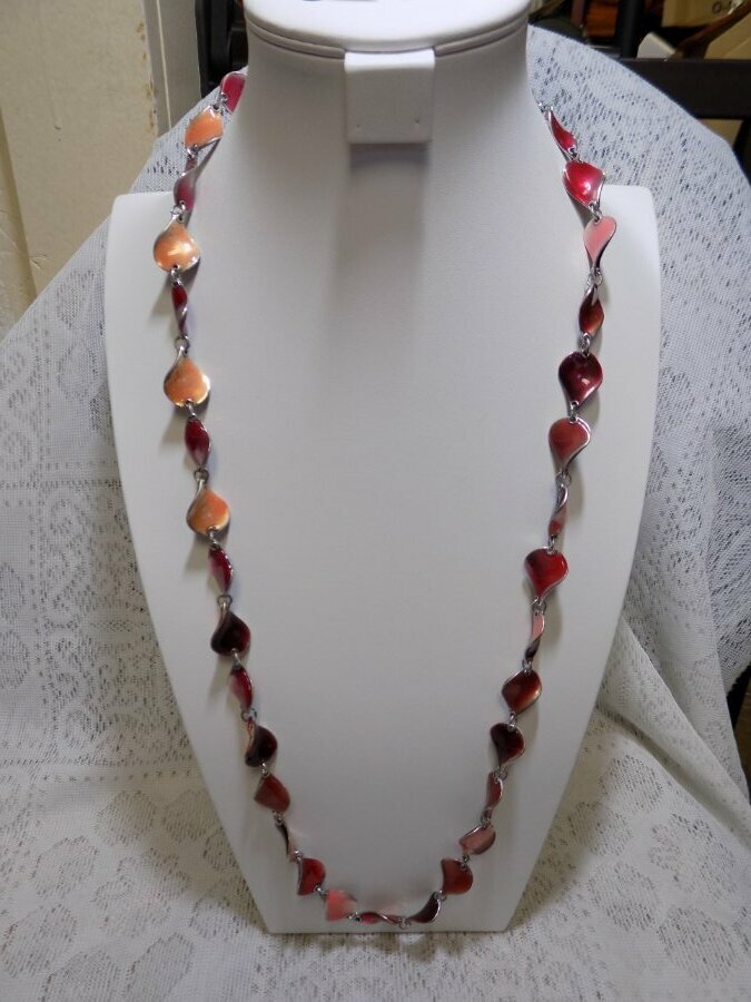 VINTAGE NECKLACE~32″~PINKISH PEACH/BURGUNDY~SILVER TONE~