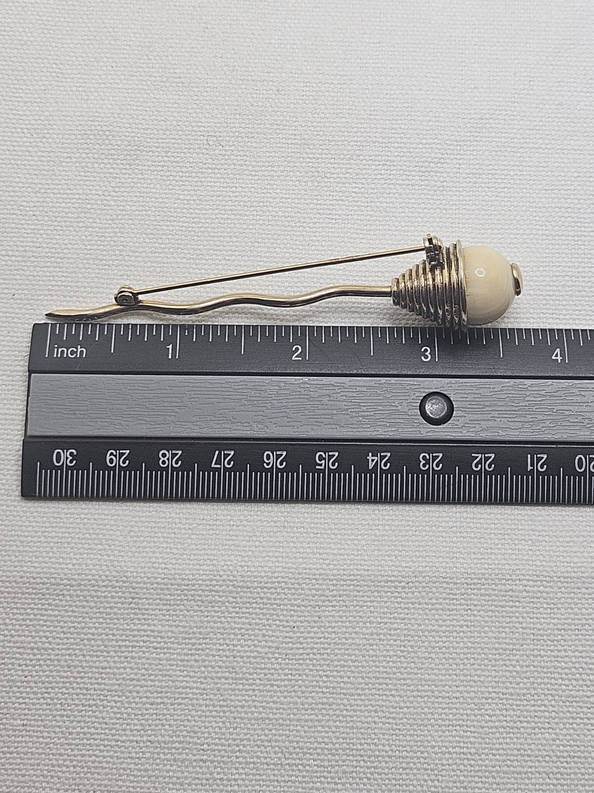 Vtg Stick Pin Brooch With Faux Eye Ball Pearl Gold Colored Metal.