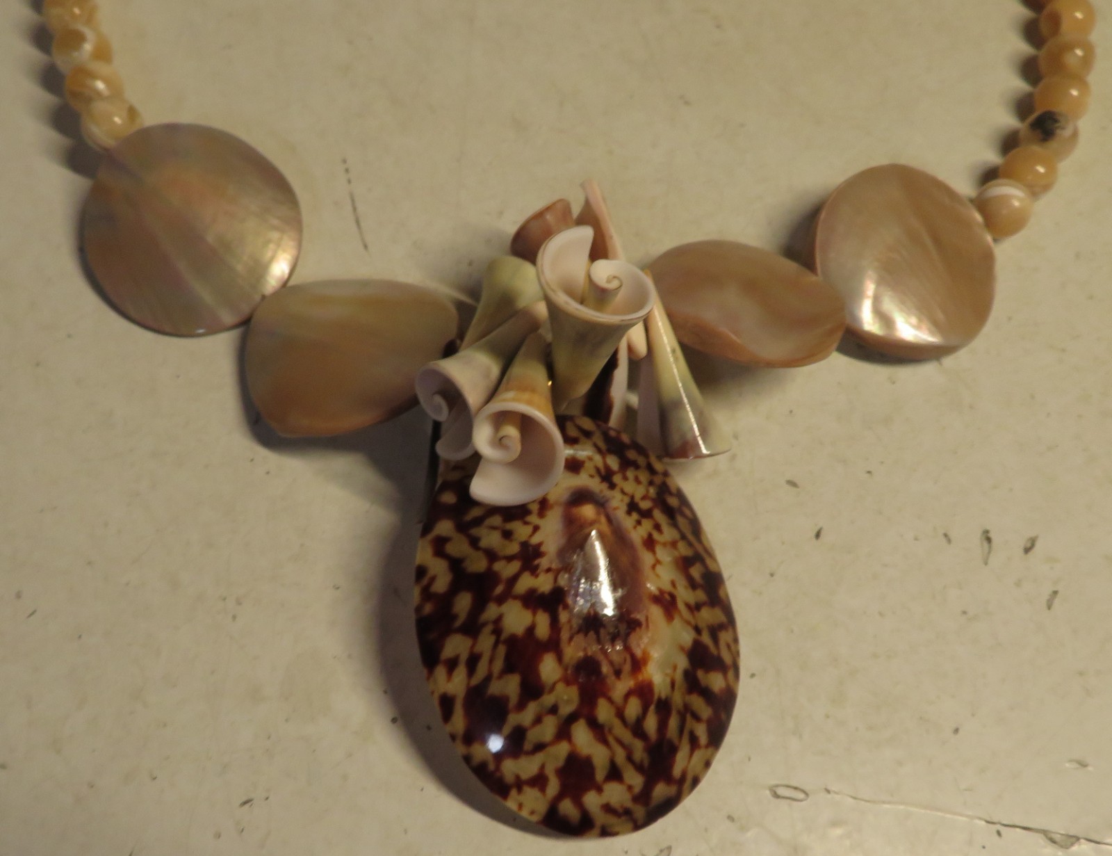 Vintage Sea Seashell Shell Pendant Necklace Handcrafted Beaded Brown Beige 20″