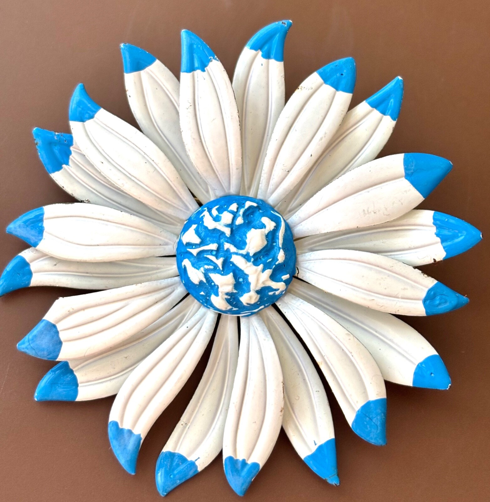 VINTAGE METAL ENAMEL FLOWER PIN,WHITE & BLUE DAISY BROOCH,FLOWER FASHION,COLLECT