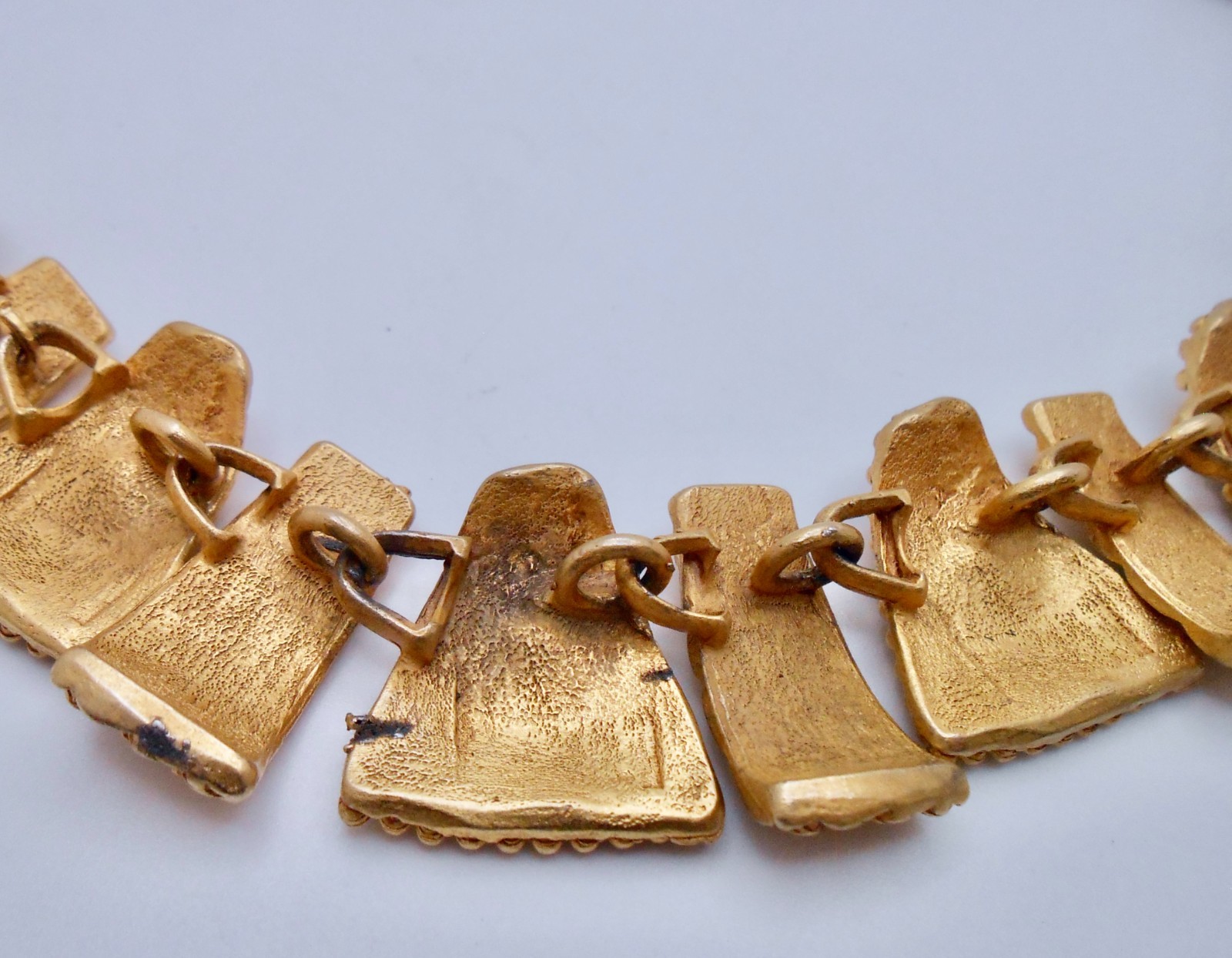 Vintage LIA Signed LIANNA Egyptian Style Link Necklace Gold-tone 18-20″ N44