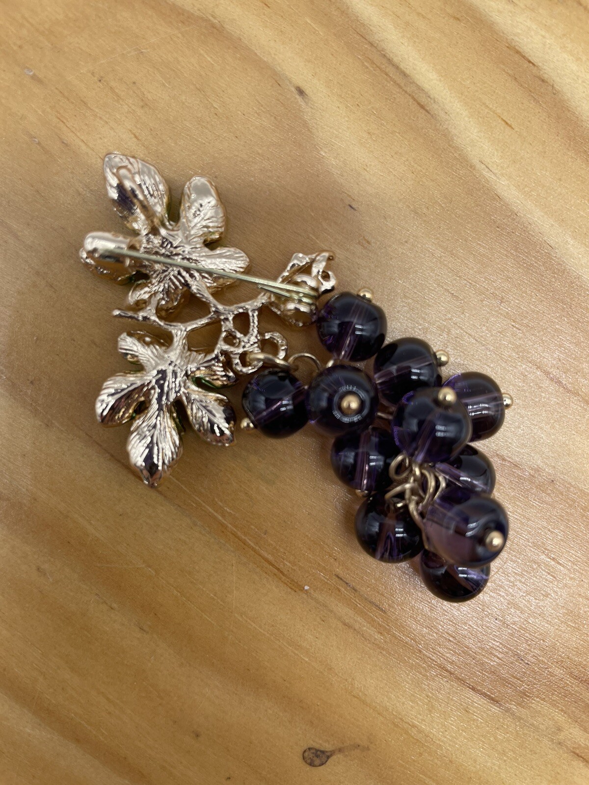 Brooch/Pendant Bunch of Glass Amethyst Purple Grapes on Gold Tone Green Leaves
