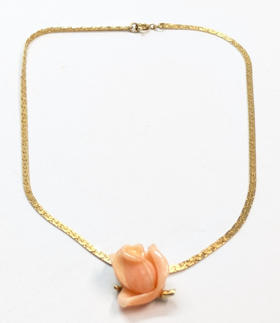 VTG Park Lane Pink Lucite Rose Pendant Gold Tone Chain Necklace 15″ Choker