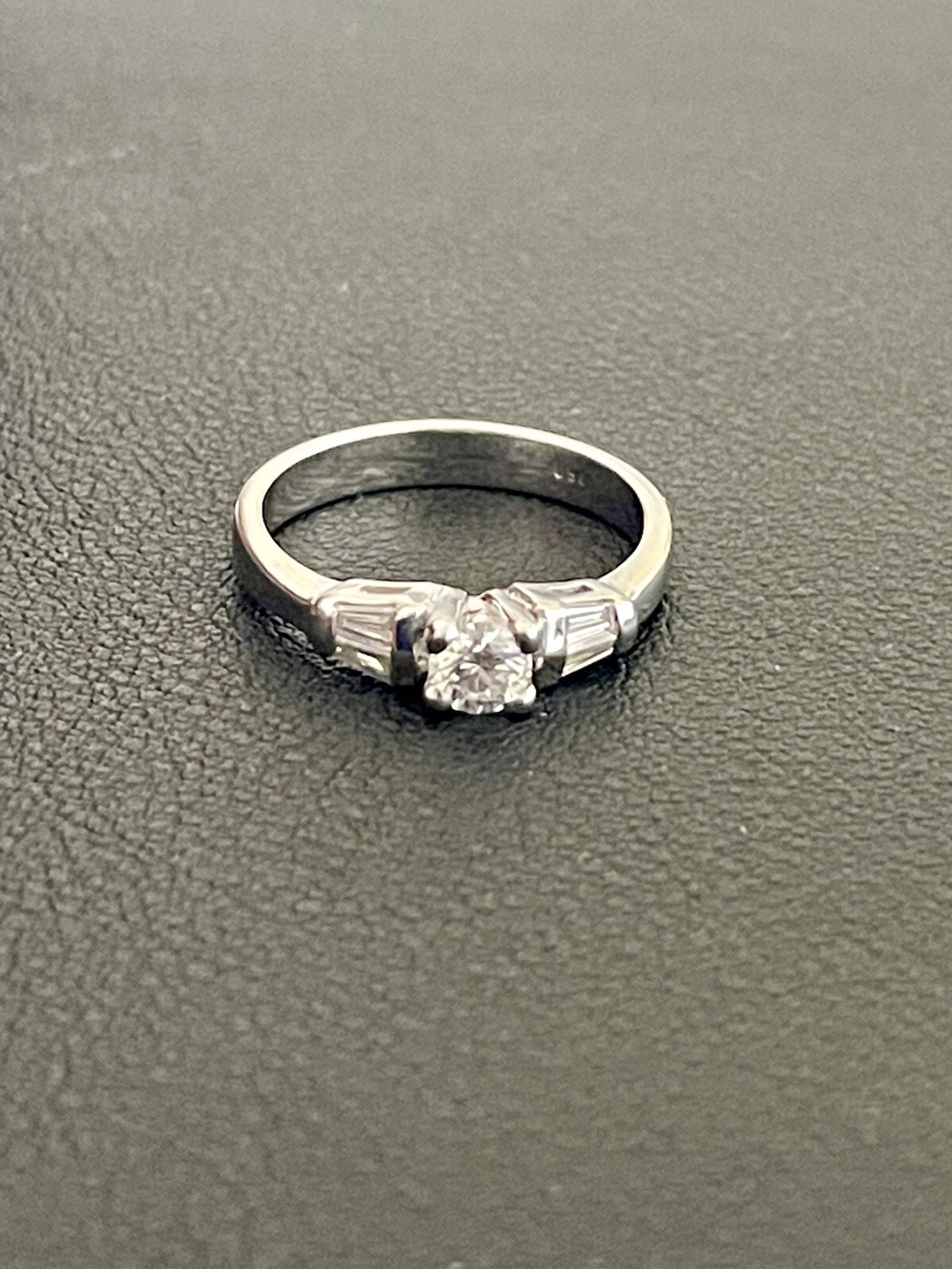 18KT White Gold 1/2CTW Diamond Engagement Ring. Size 6.75(X161)