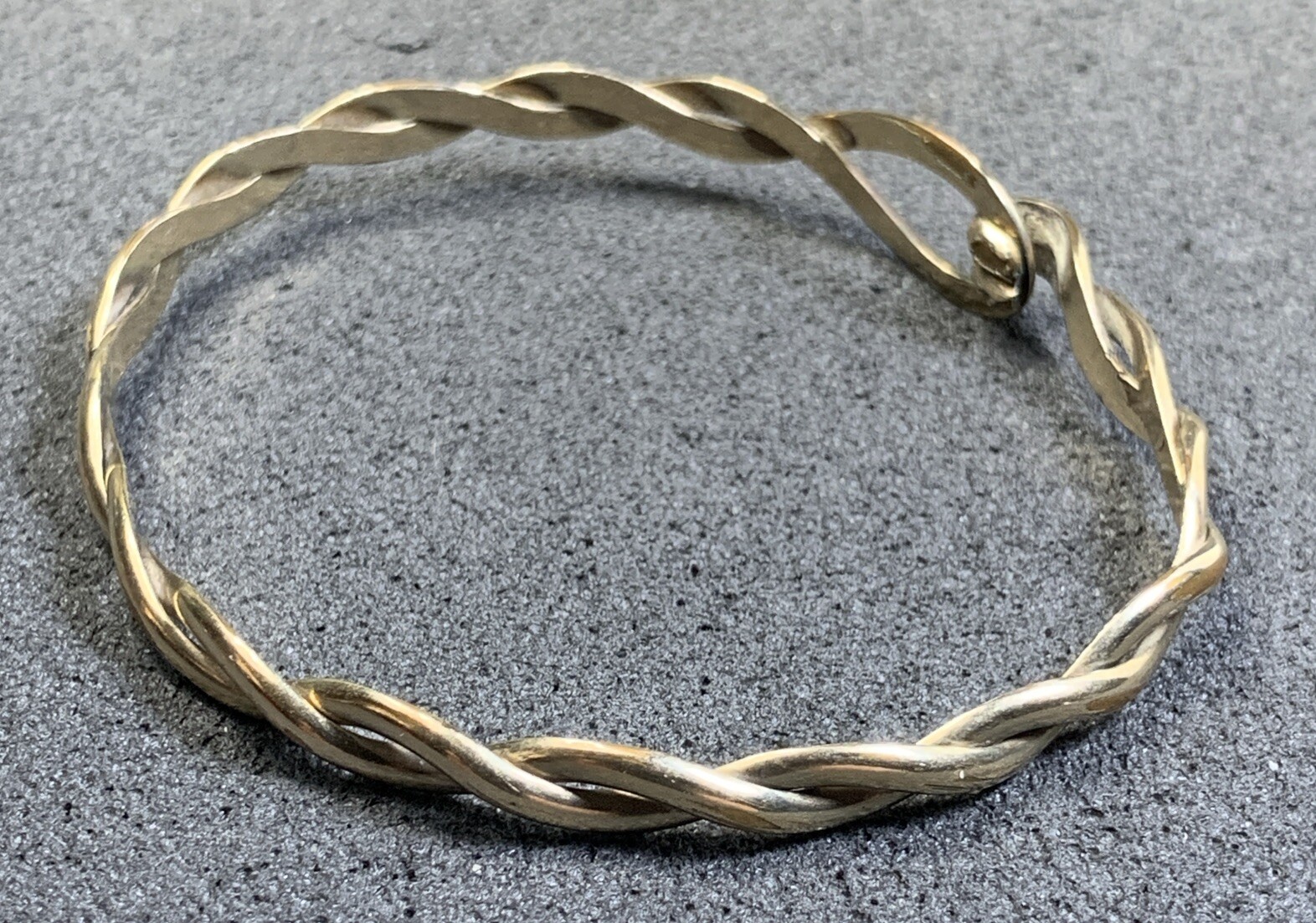 Gold Tone Metal Wirework Hook Clasp Bracelet, 6 1/2” Wrist, Vintage! Artisan!