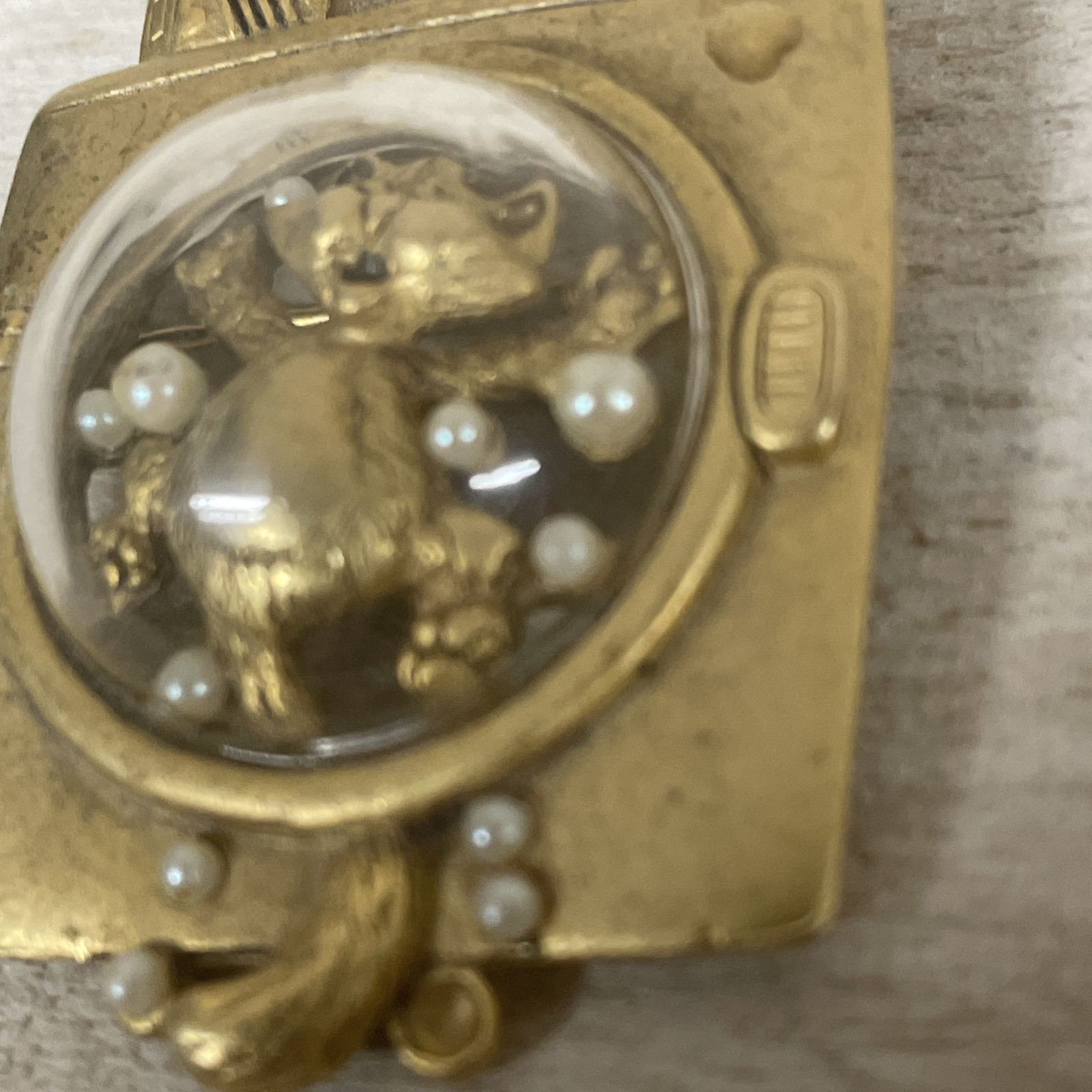 VTG AJC Gold Tone Whimsical Cat In Washing Machine Brooch W Faux Pearls