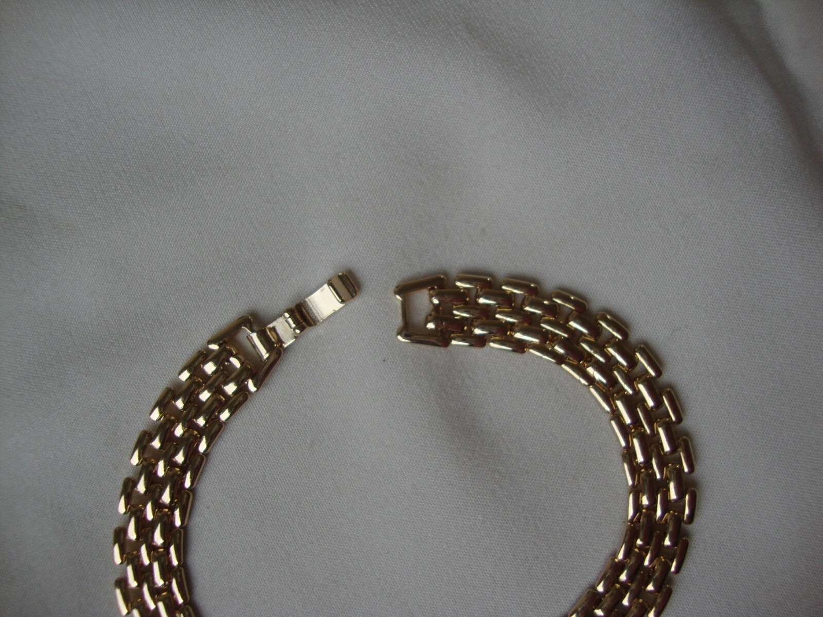 VINTAGE TINY BLACK & CLEAR RHINESTONES GOLD PLATED FLEXIBLE FLAT LINK BRACELET