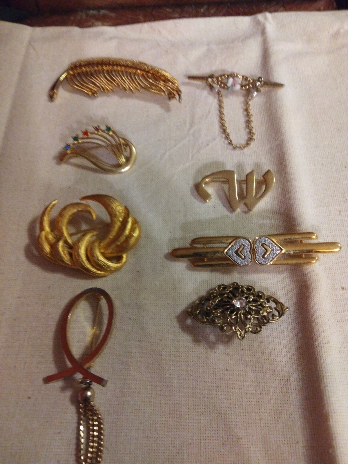 Lot of 8 Different Gold Tone Vintage To Now Brooches! ALL WEARABLE!