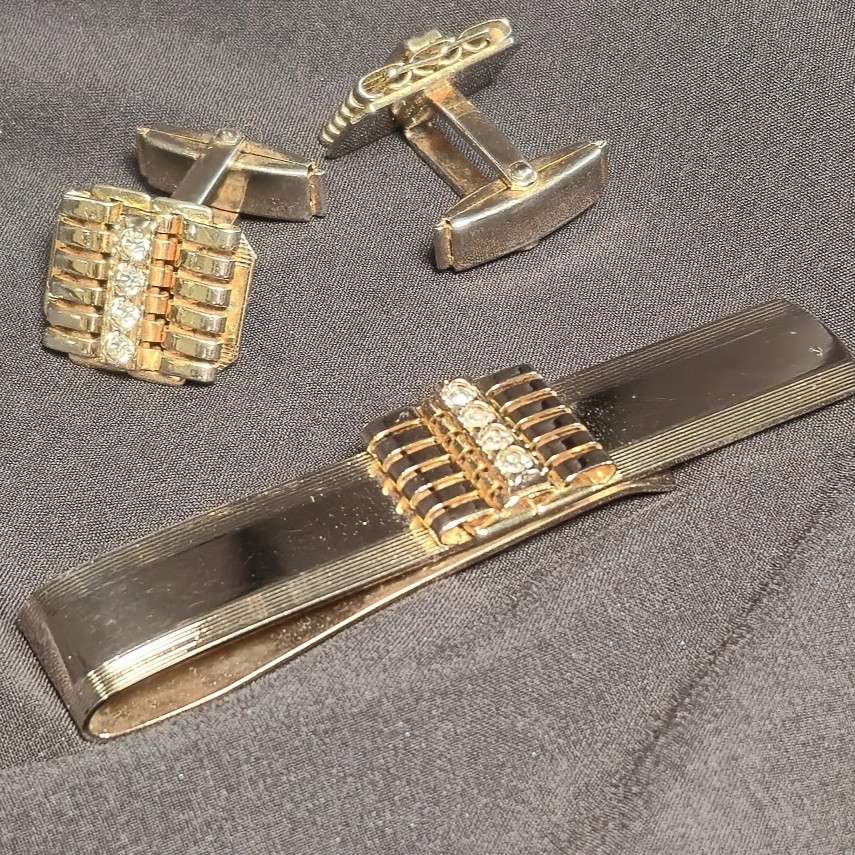 Las Vegas Glam 1950s 1960s Mens Cufflinks and Money Clip Corbi Quality Gold