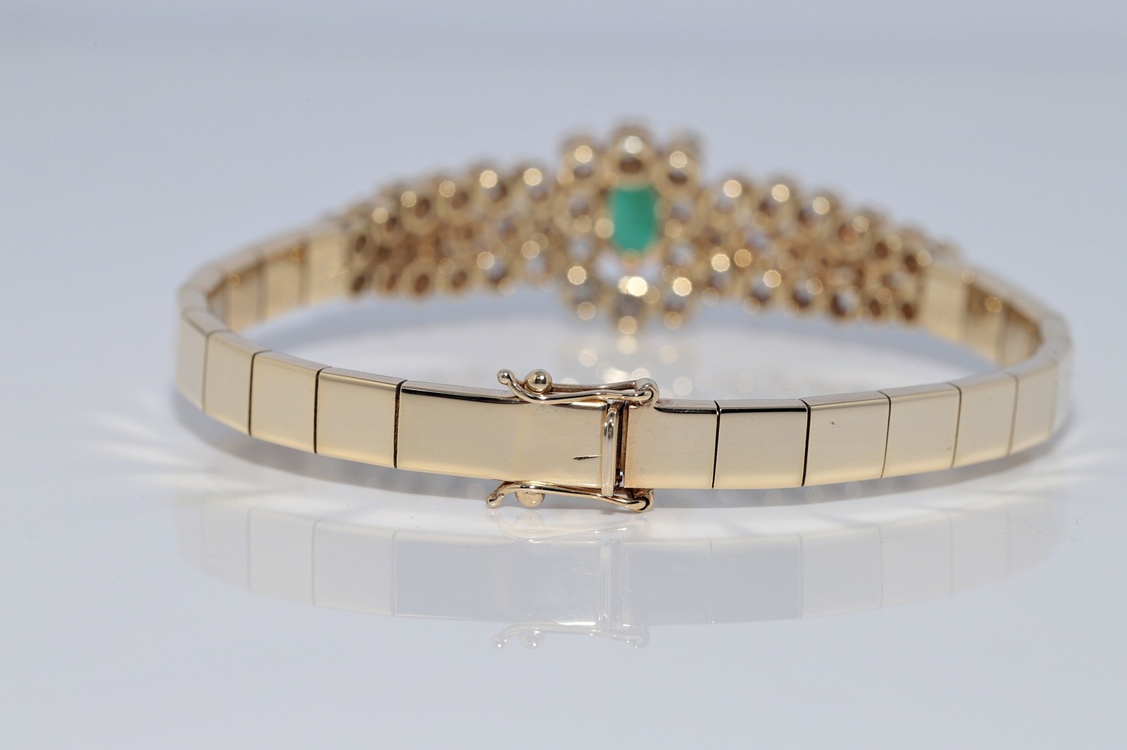 Vintage Circa 1980s 18k Gold Natural Diamond And Oval Cut Emerald Bracelet