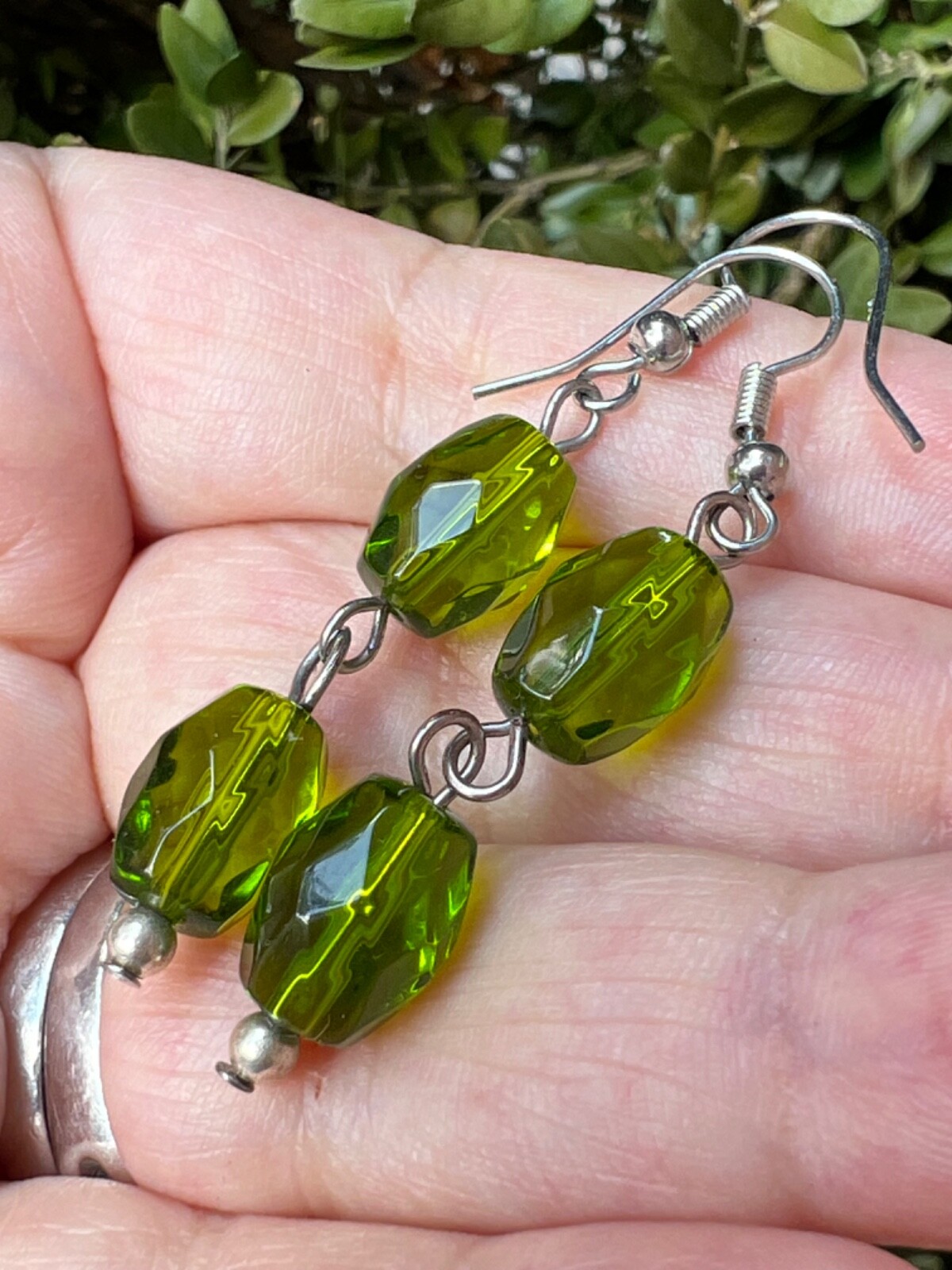 VINTAGE VIVID PERIDOT GREEN COLOR FACETED PASTE GLASS LONG DANGLE DROP EARRINGS