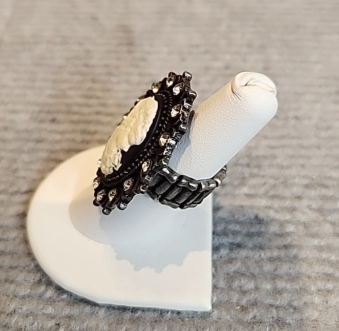 Victorian Cameo Ring Oval Stretch Band Black White Rhinestones Elegant