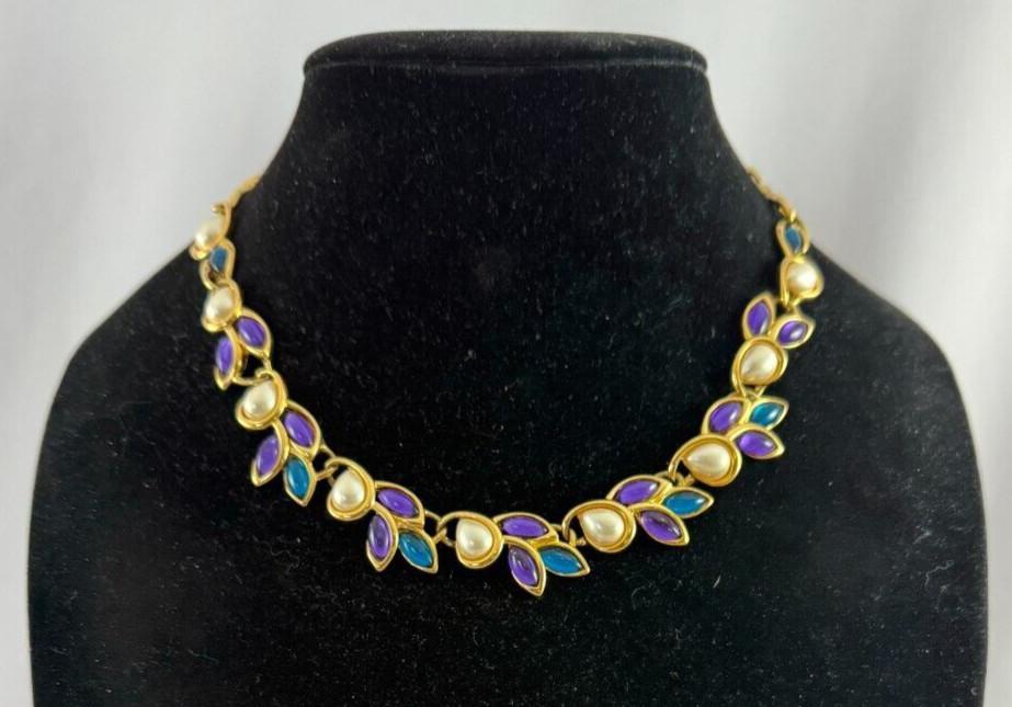 Vintage TRIFARI Purple Green Faux Pearl Gold Tone Necklace 1970’s