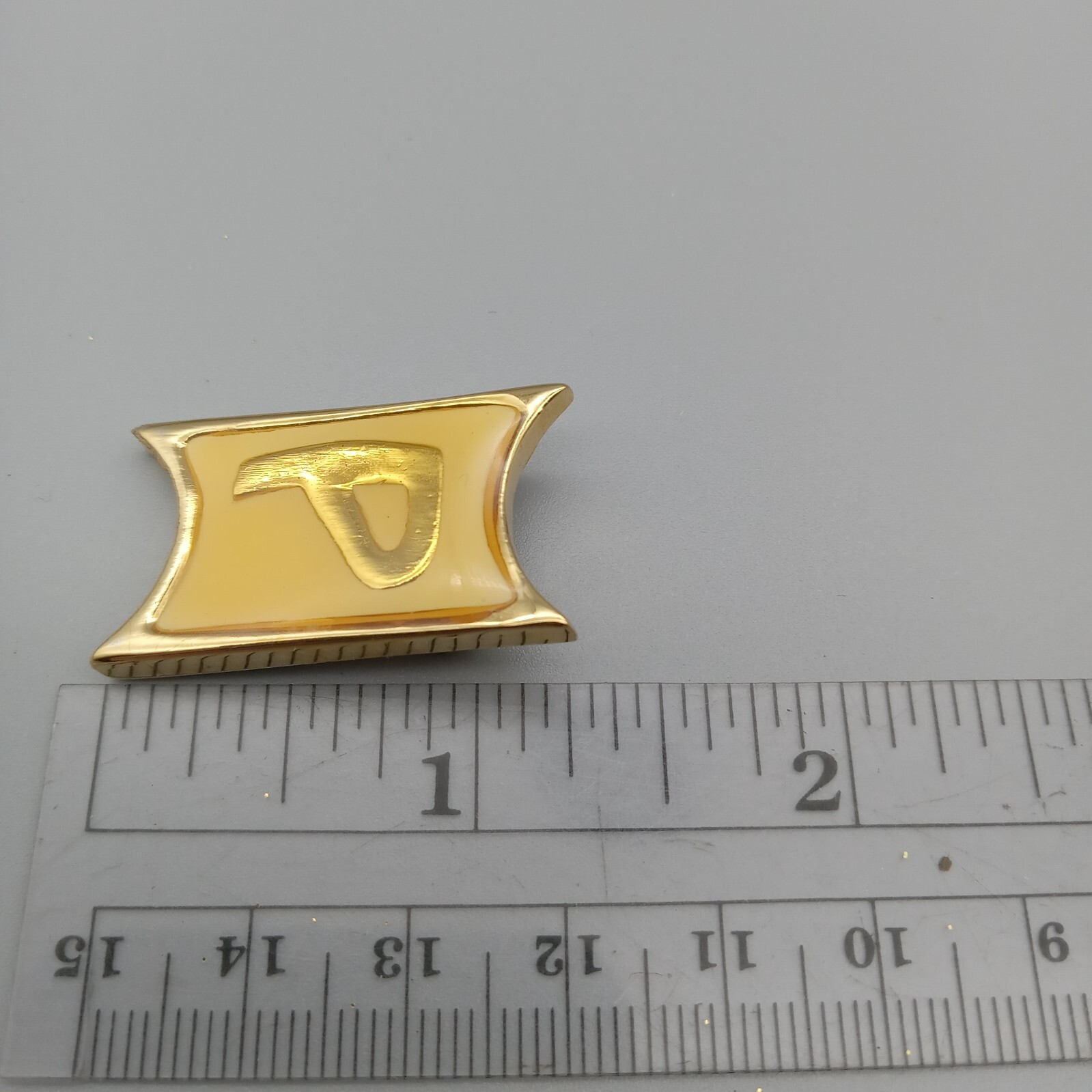 Celebrity NY Signed Initial Letter P Gold Tone Enamel Brooch Pin Vintage Estate