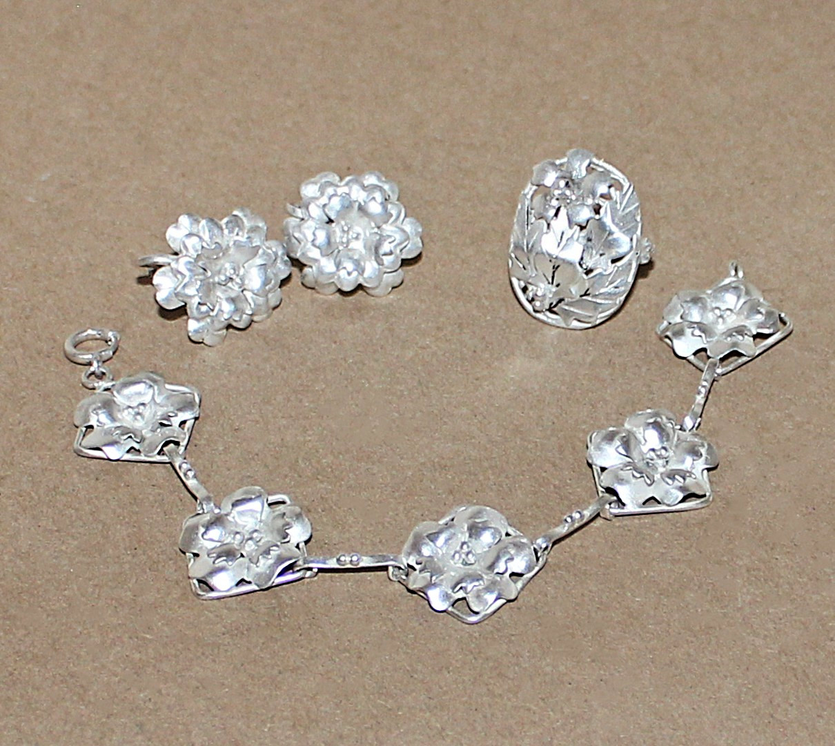 Vtg Sterling Silver Art Nouveau Floral Set Earrings clip-Bracelet 6.5″- Ring 5.5