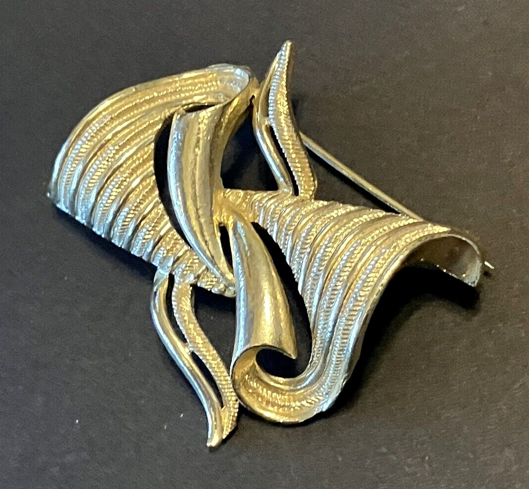 Vintage Gold Tone Brooch Textured Flowy Ribbons