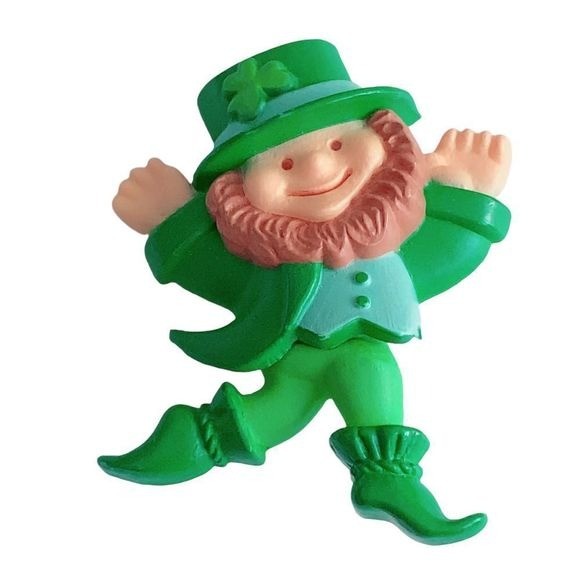 1982 Hallmark PIN St Patrick LEPRECHAUN Movement Vintage Irish Holiday Brooch