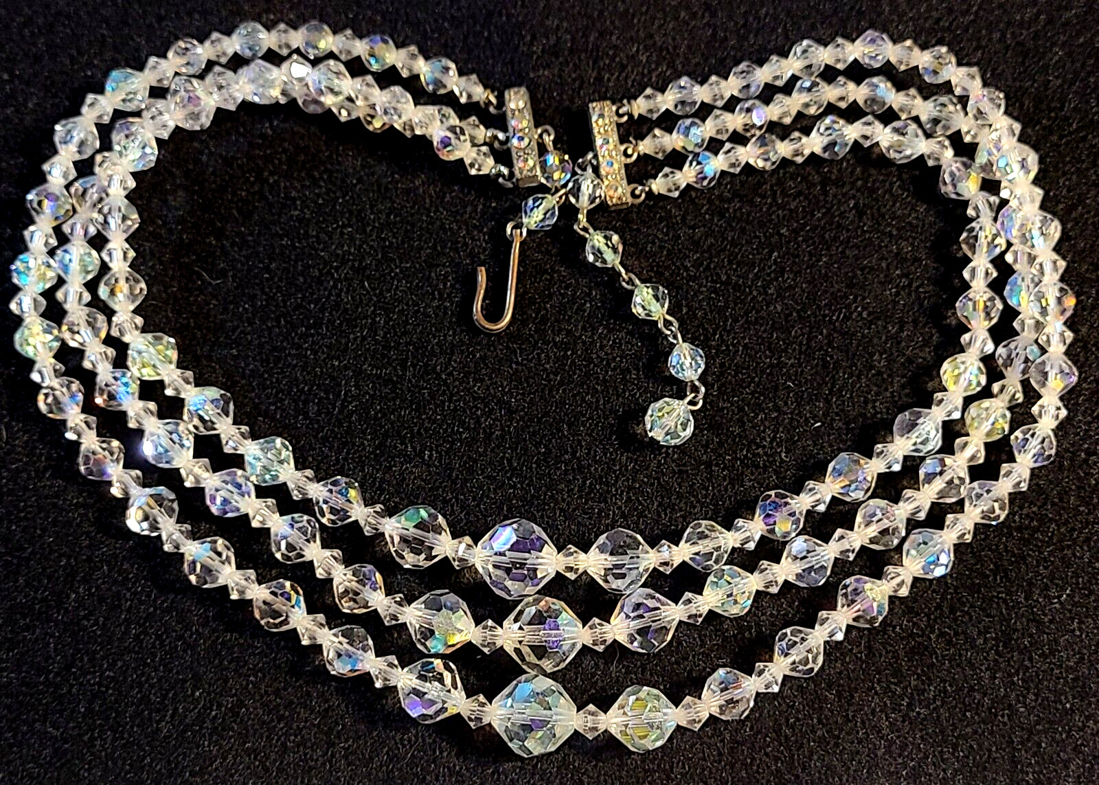VINTAGE STUNNING 3 STRAND AURORA BOREALIS FACETED GLASS NECKLACE