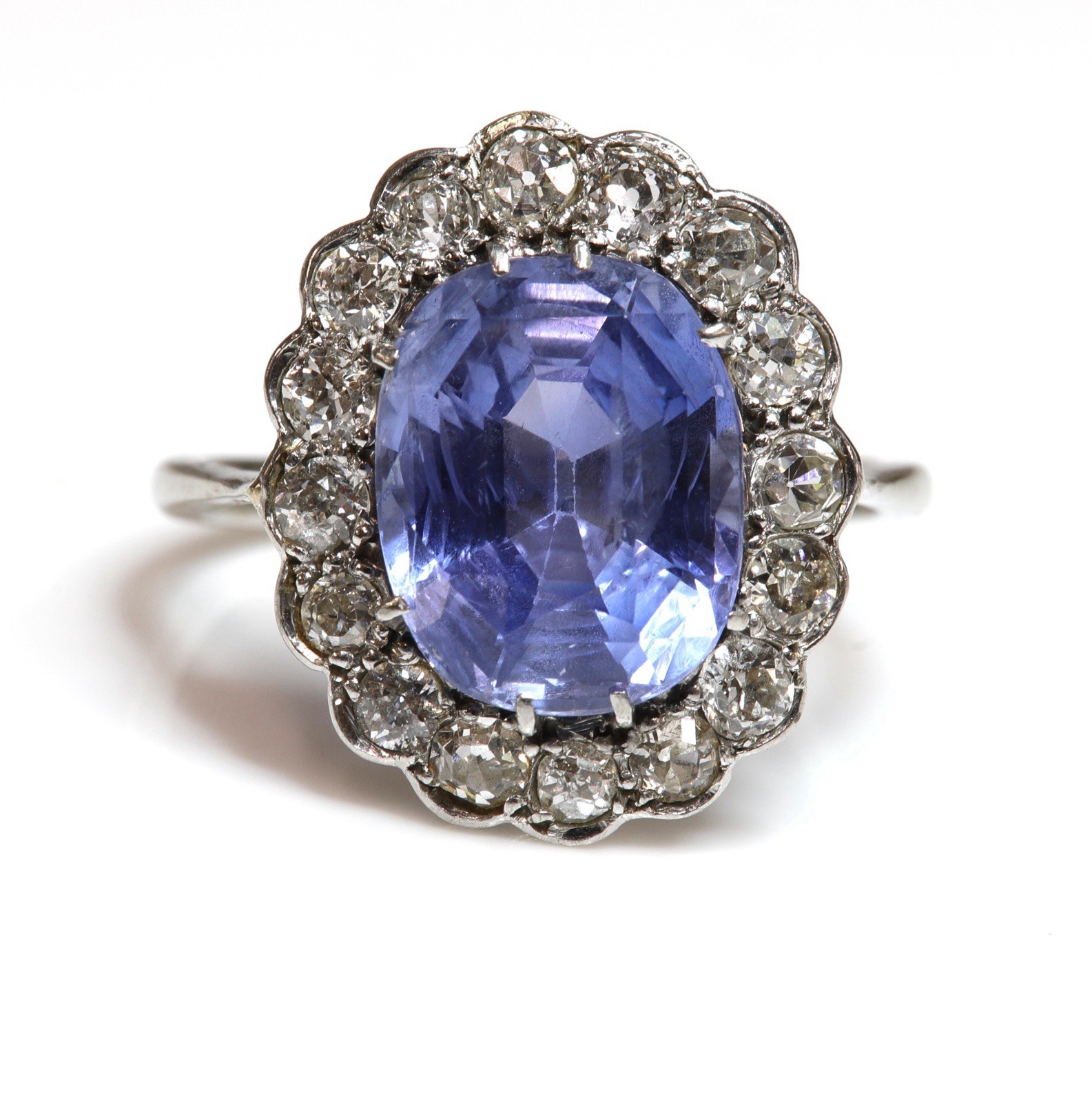 Edwardian Natural 4.60 Carat Sapphire and Old European Diamond Cluster Ring