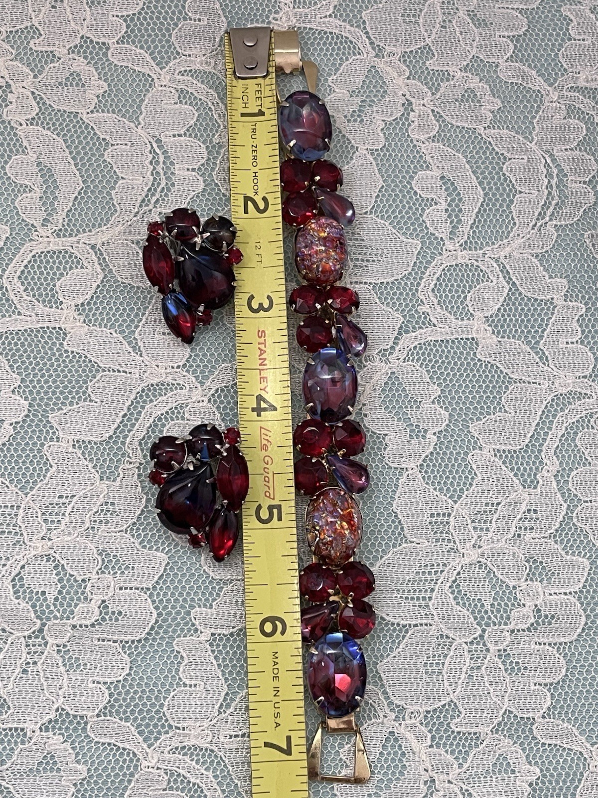 VINTAGE GOLD-TONE RUBY RED IRIDESCENT RHINESTONE LINK BRACELET & CLIP EARRINGS