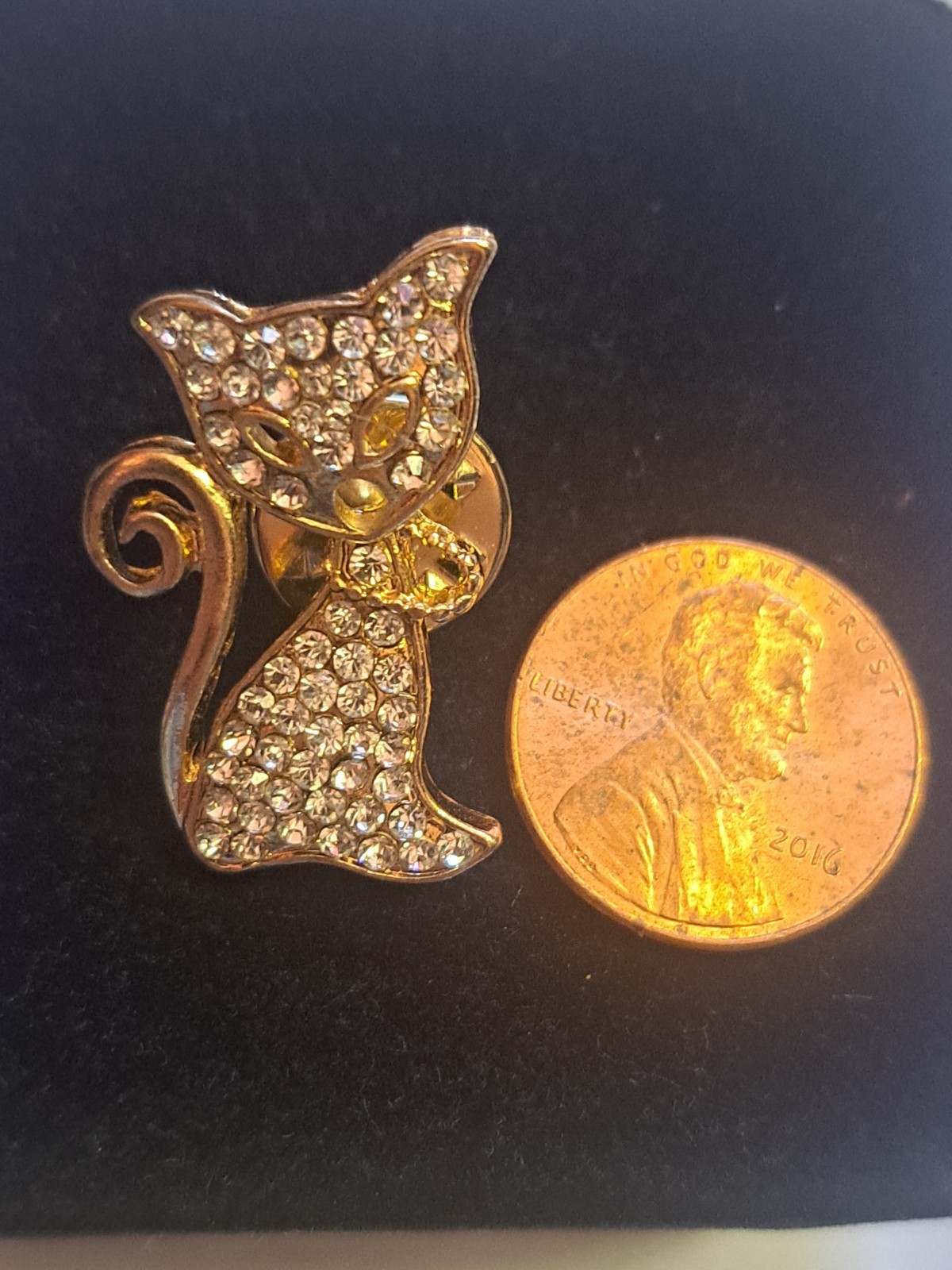 Real Collectibles by Adrienne Kitten Brooch White Sparkly Rhinestones