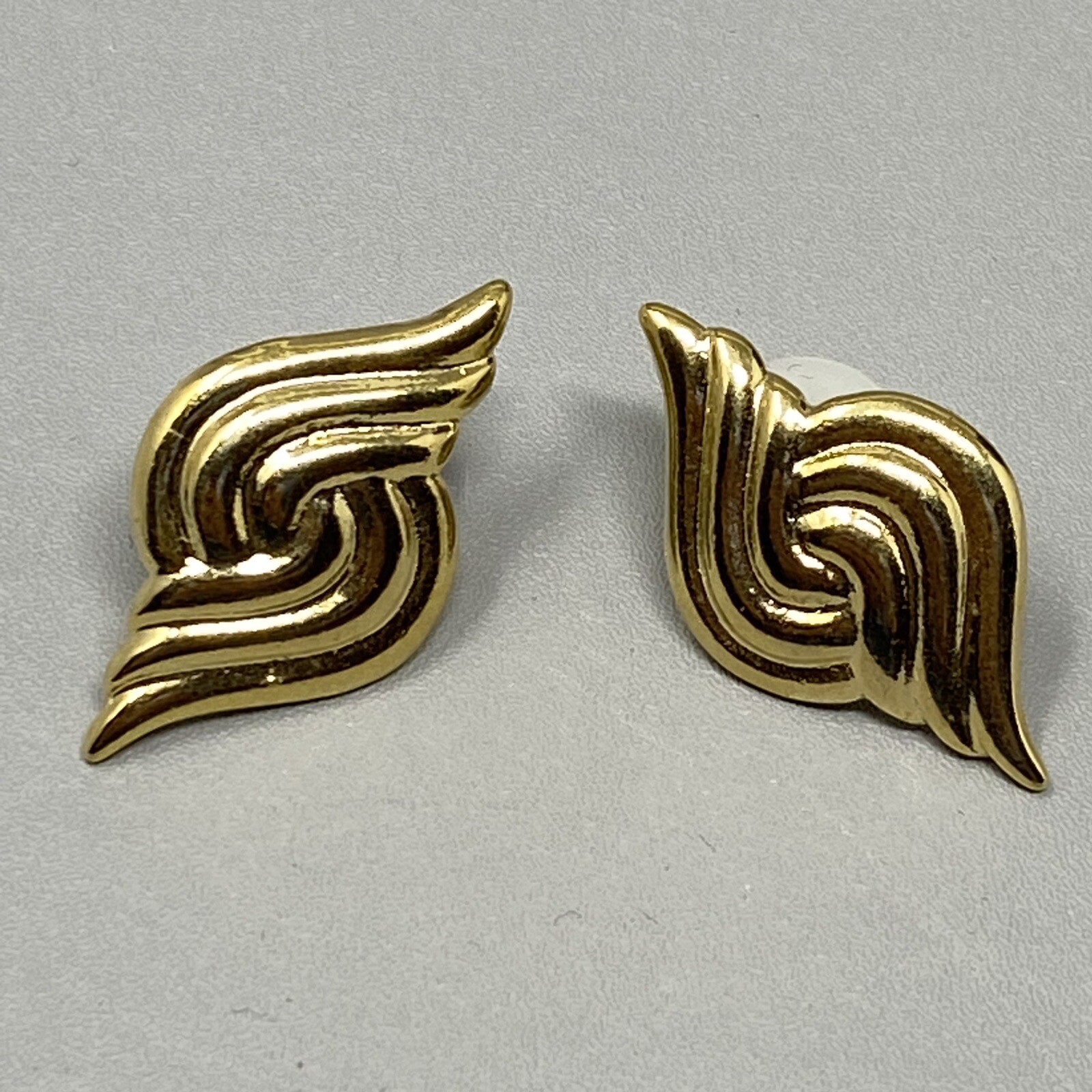 Earrings Drop Dangle Pierced Gold Tone Swirl Shell Shiny Classic Designer 1.25″