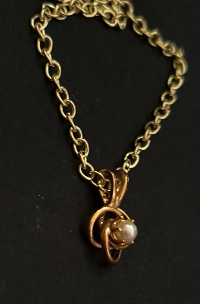 VTG Pearl & Goldtone Love Knot Charm, 16″ Chain, Sweet Gift – June Birthstone