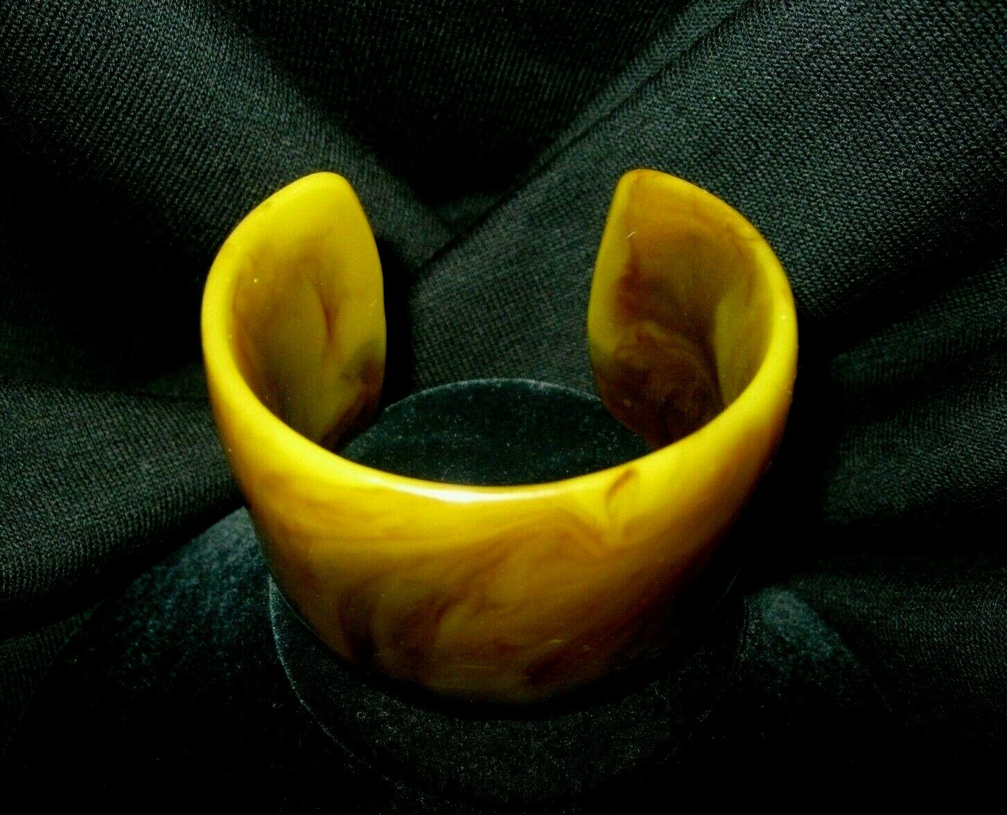 2-3/8″ Caramel Warm Olives Browns Spanish Moss Agate Marbled Horn Bakelite Cuff