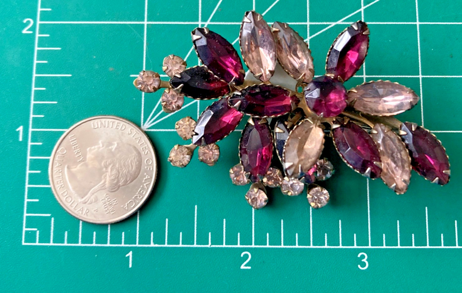 VTG PURPLE RHINESTONE GOLD METAL PIN BROOCH UNSIGN PRONG VINTAGE 3 TONE ANTIQUE