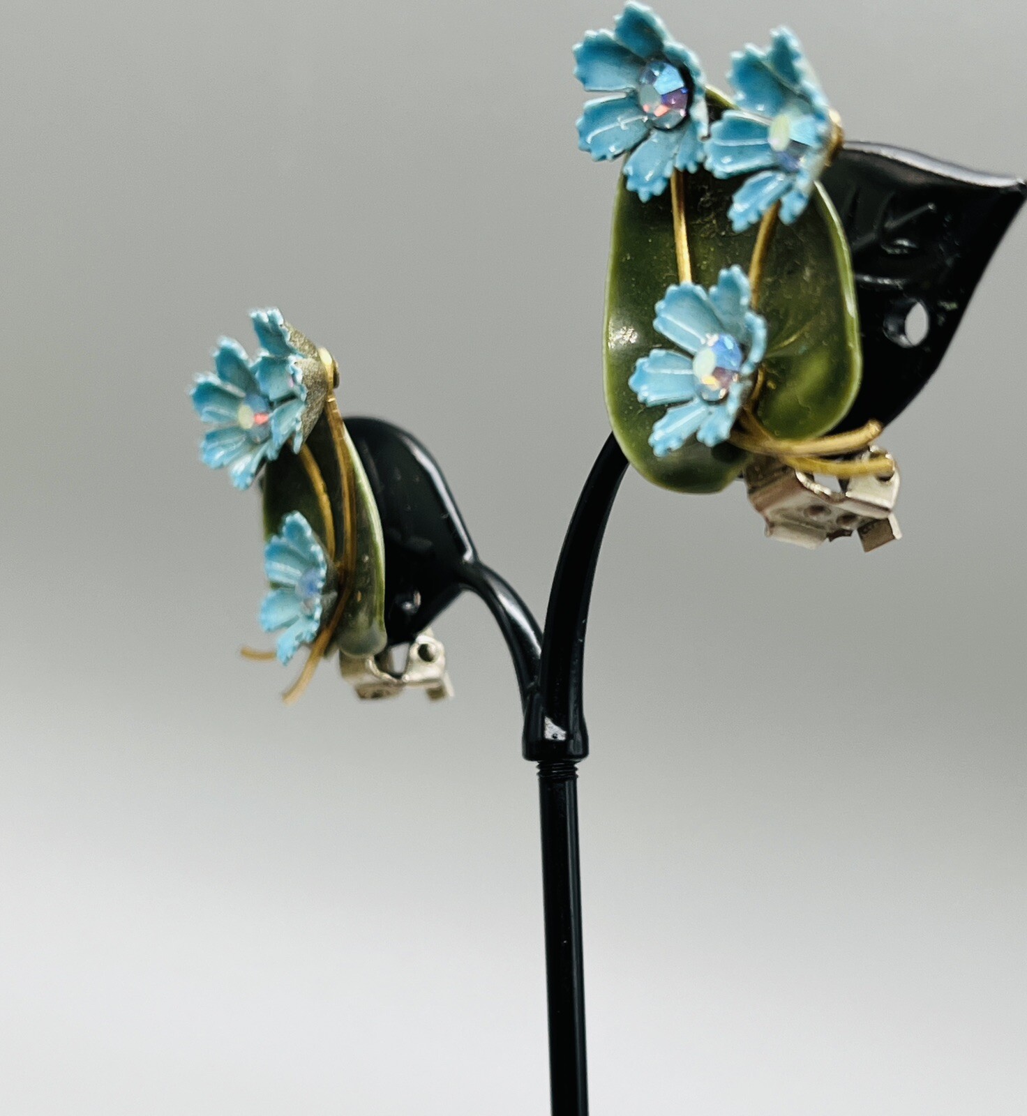 1971 Sarah Coventry Daisy Time Demi Parure Clip-on Earrings 1.25″ pl03