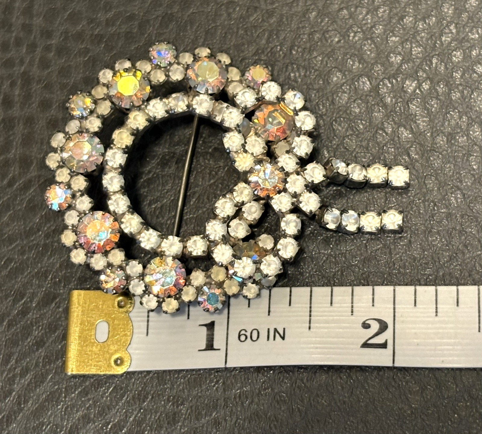 VTG Crystal Aurora Borealis & Frosted Rhinestone Crystal Wreath Pin Brooch 2”