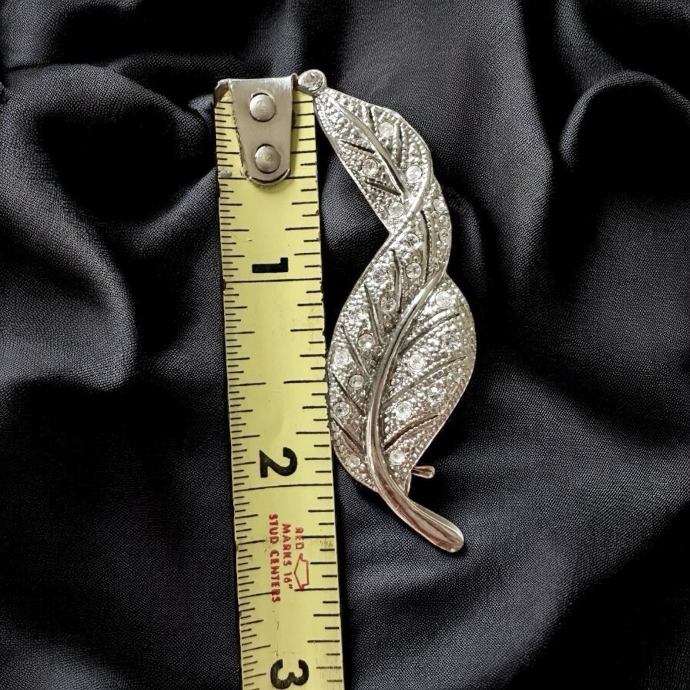 Vintage Silver Tone Style Leaf Brooch Pin With White Rhinestones Jewelry costume