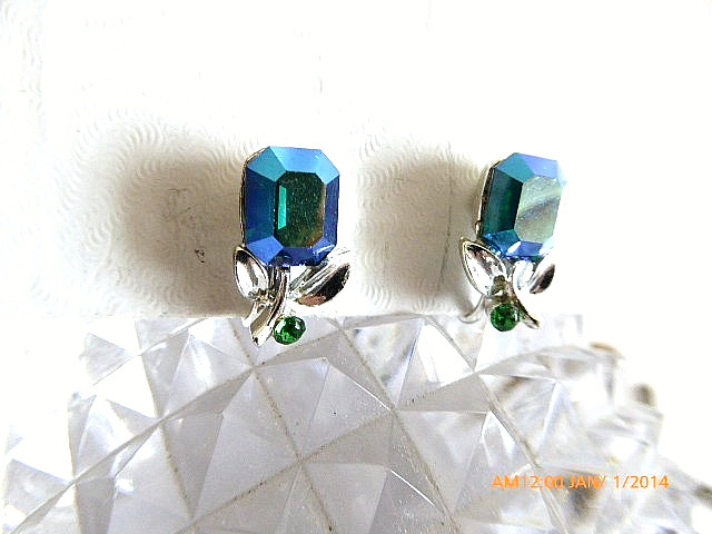 VINTAGE LISNER EMERALD CUT AB BLUE GREEN NECKLACE EARRINGS SET