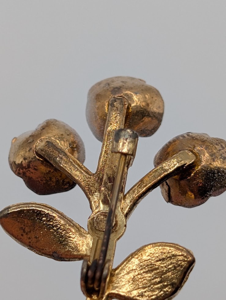Vintage Gold Tone Flower Brooch/Pin w/Purple/Pink/White Flowers – 1.5″ Tall