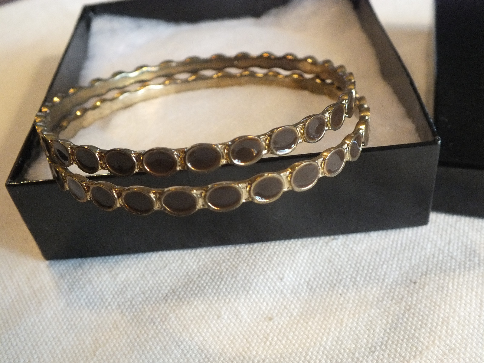 Bangle Bracelet Set 2 Gold Tone Brown Enamel 1/4″ Wide x 2 5/8″ Across NICE