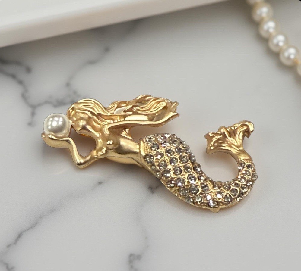 Gold Mermaid W/Rhinestones & A Faux Pearl In Her Right Hand Brooch Pin Pendant