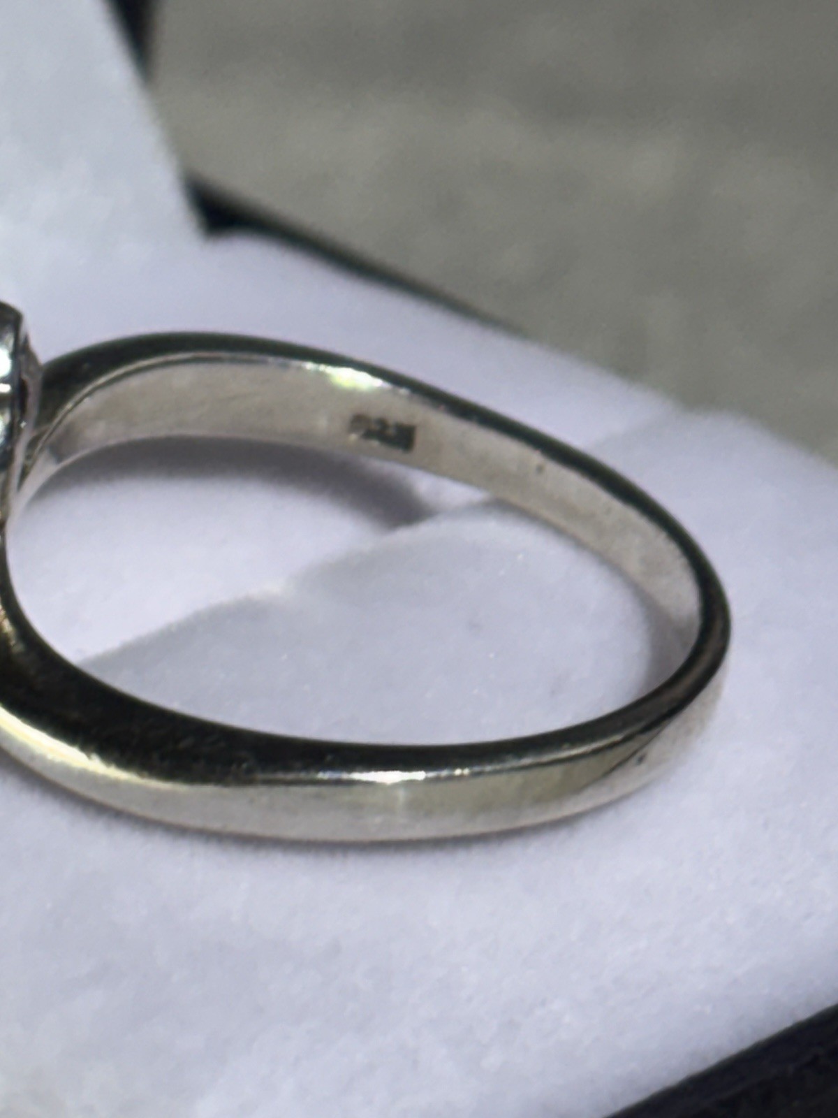Size 8 vintage Sterling Silver flower ring with cubic zirconia stones