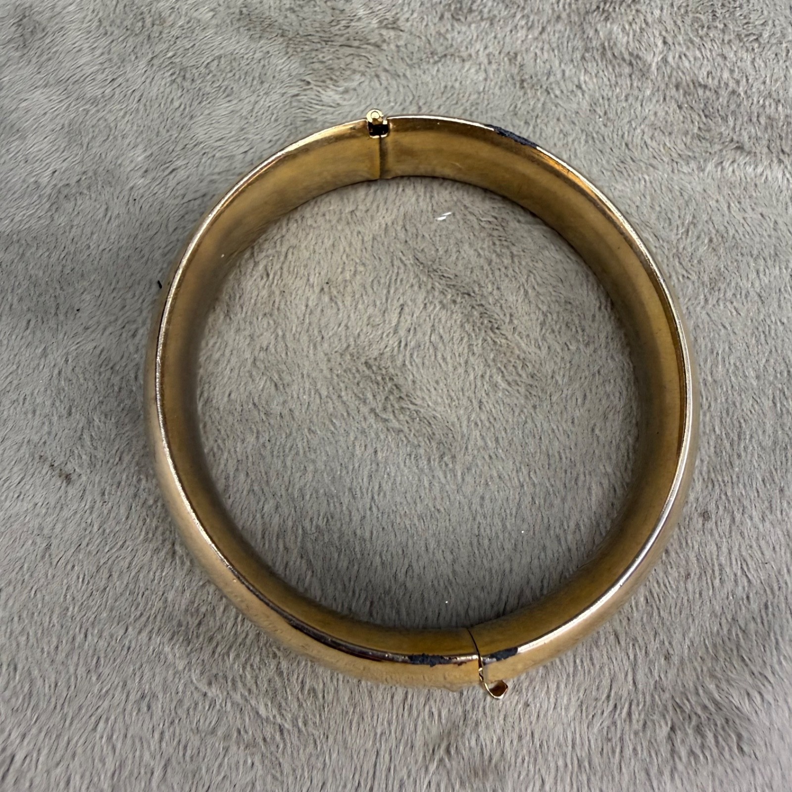 Vintage Hinged Bangle Bracelet Gold Tone 7.5”