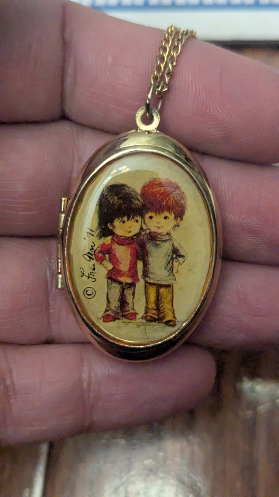 VINTAGE 1971 Fran Moore Moppetts Locket Necklace Gold Tone 17″