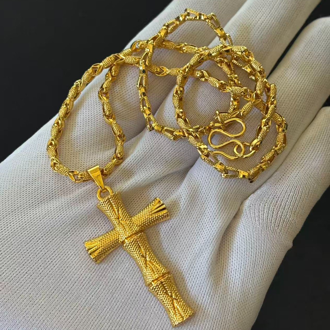 Golden Cross Pendant Necklace Gold-plated (NOT SURE) marked ‘999’, 18.5 in